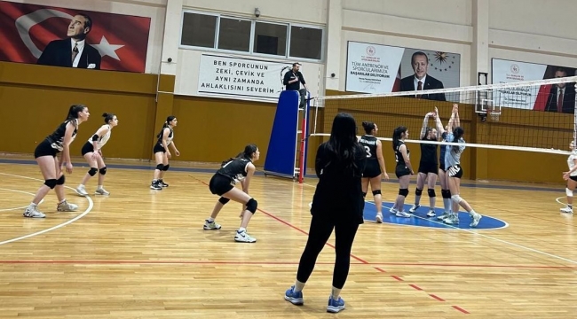 Körfezli voleybolcular tekrardan galip